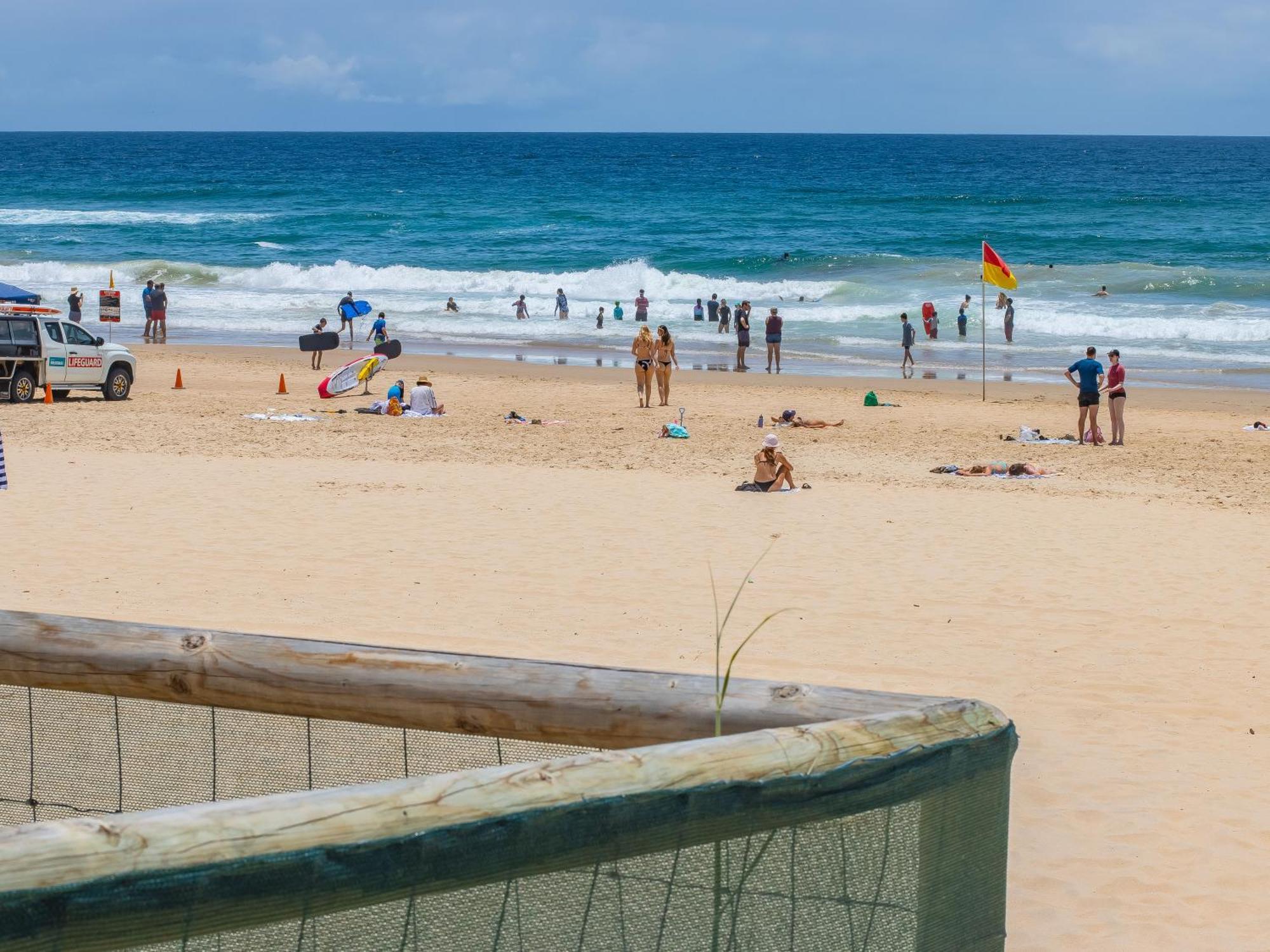 Breakers North Absolute Beachfront Apartments - Official Gold Coast Bagian luar foto
