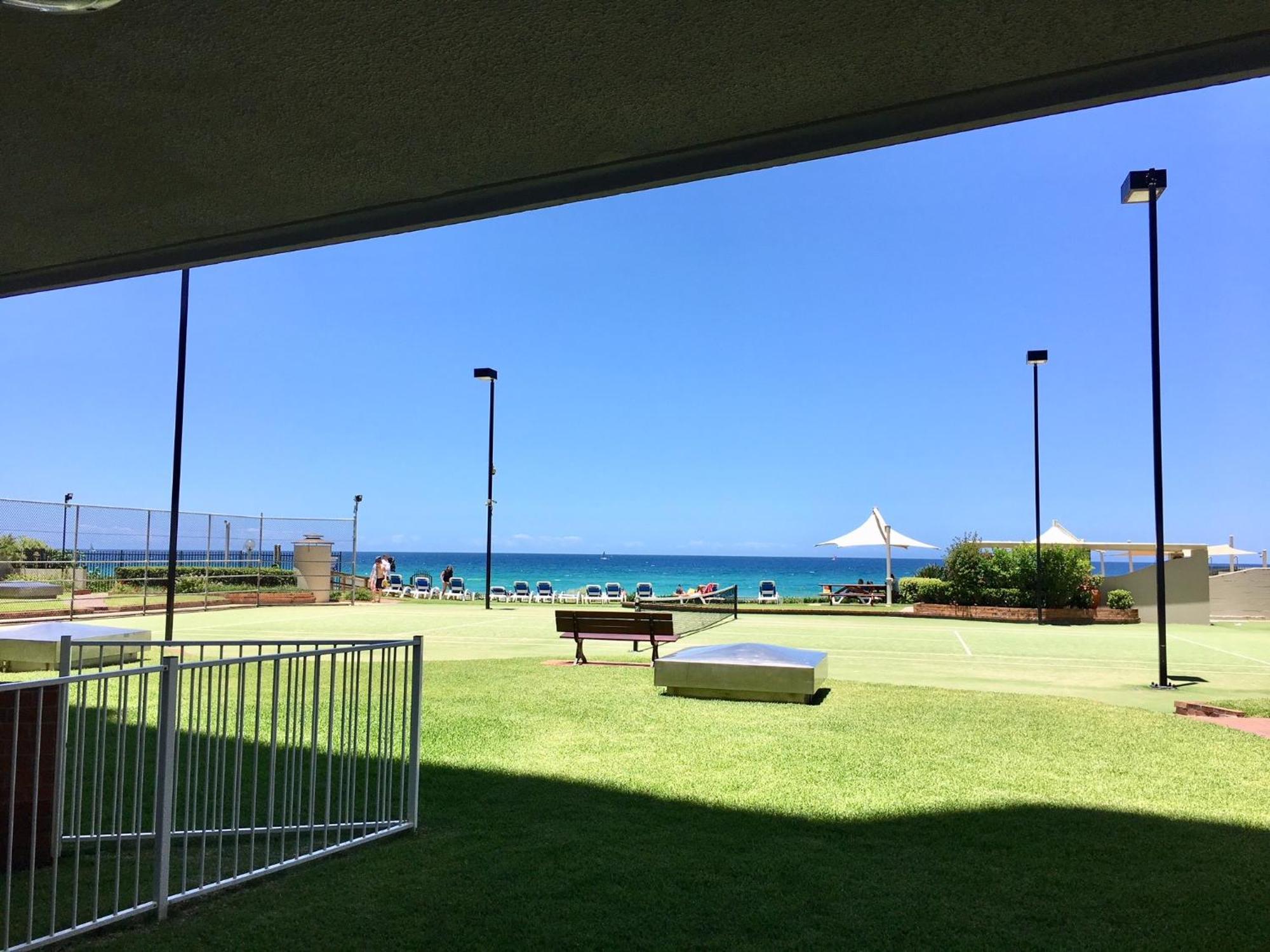 Breakers North Absolute Beachfront Apartments - Official Gold Coast Bagian luar foto
